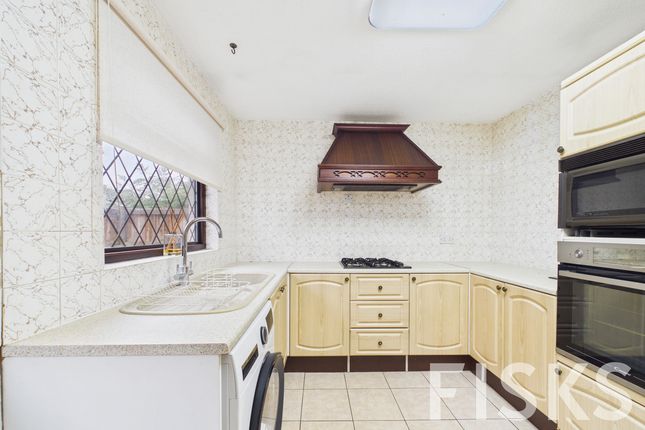 2, Steeple Heights, Benfleet photo 3