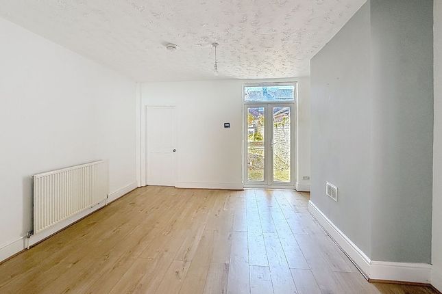28 Victoria Street, Stoke-on-Trent photo 2