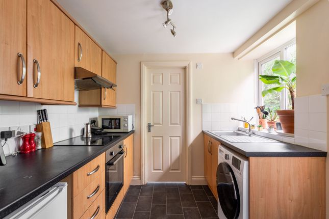 Flat for sale in Garden Apartment, Ditchling Rise, Brighton