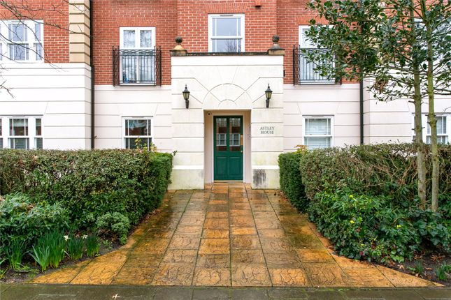 Flat for sale in Trinity Church Road, Barnes, London