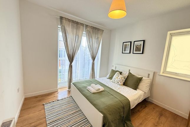 53, Pier Way, London photo 2