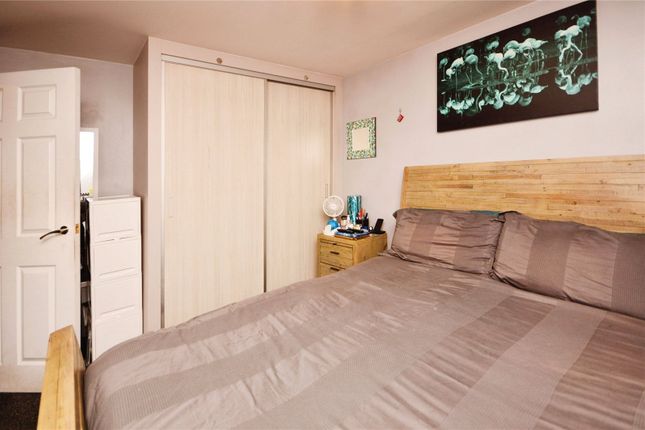 Flat for sale in Hermitage Close, London