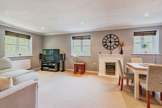 63, Talfourd Way, Redhill photo 2