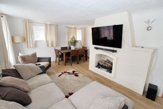 10 Orchard Park, High Wycombe photo 3