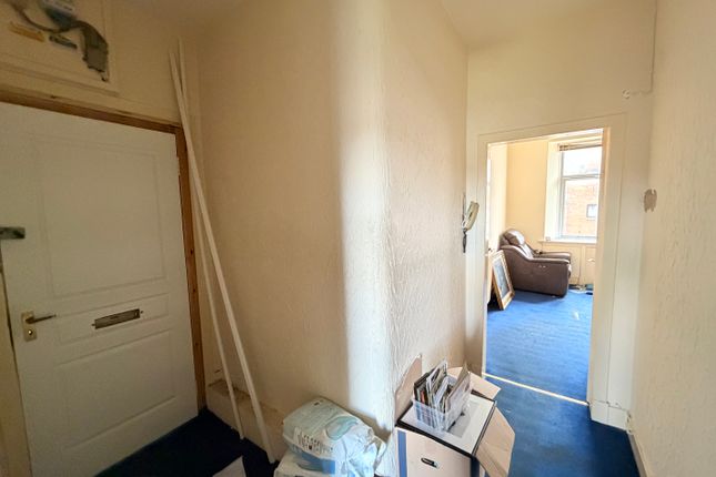319 Flat 1/2, Main Street, Blantyre photo 3