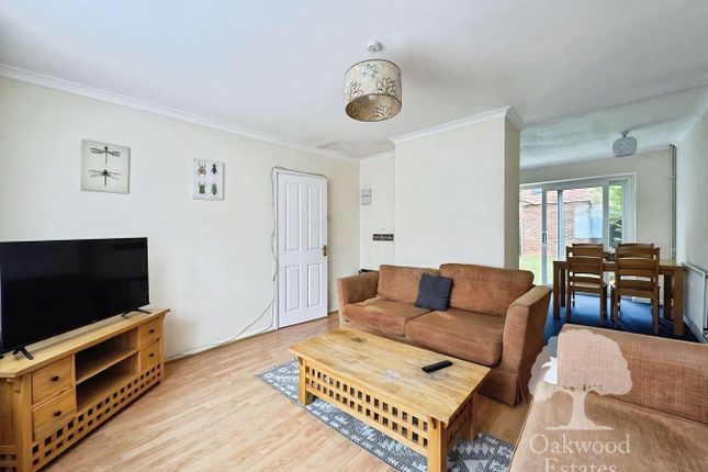 104, Blumfield Crescent, Slough photo 3