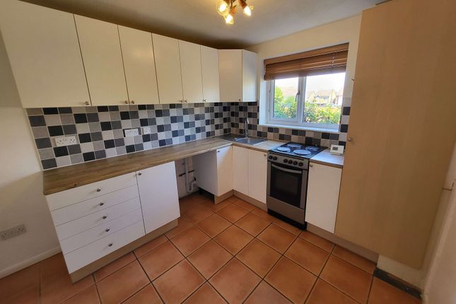 14 Osprey Walk, LUTON photo 2