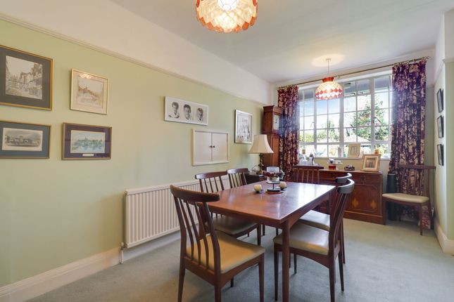 31 Palace Road, East Molesey photo 3