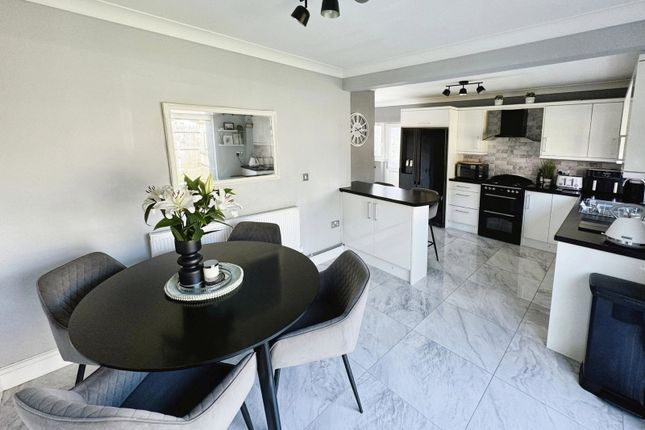 57, Rowan Tree Avenue, Port Talbot photo 3