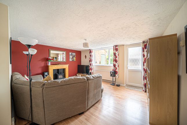 124 Camelot Close, Andover photo 3