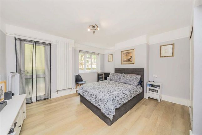 Flat 26, Selbourne House, Great Dover Street, London photo 3