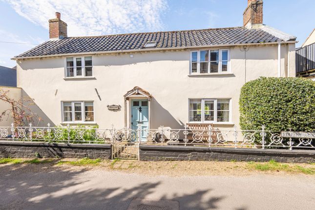 3-bed house on Sunnyside Staithe Road, Great Yarmouth, £350,000