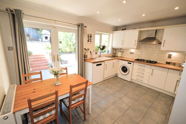 31 Horsebrass Drive, Bagshot photo 4