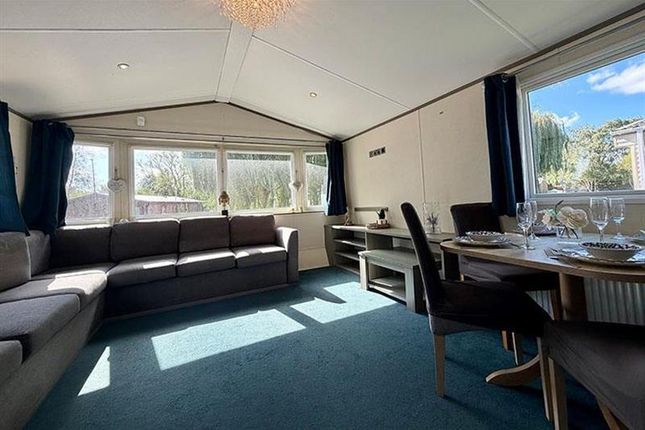 3-bed caravan on Tattershall Lakes Country Park, Sleaford Rd, Lincoln, £44,995