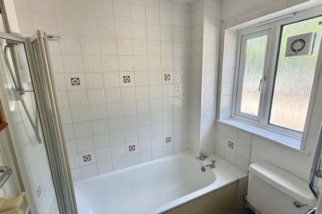 Flat 2, Randolph Court, Leatherhead photo 3