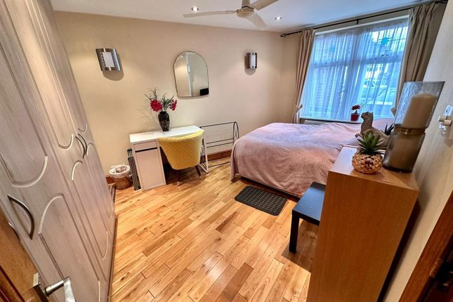 11, Regent Close, Harrow photo 2