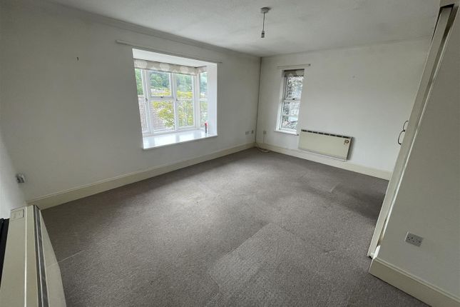 Flat 11, Falkland House, Crewkerne photo 3