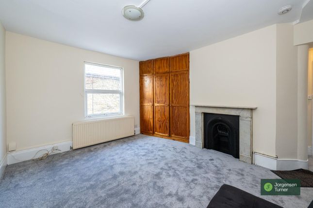 Flat 2, 17, Rosemont Road, London photo 2