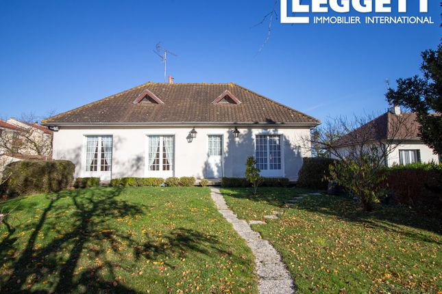 Thumbnail Villa for sale in Richelieu, Indre-Et-Loire, Centre-Val De Loire