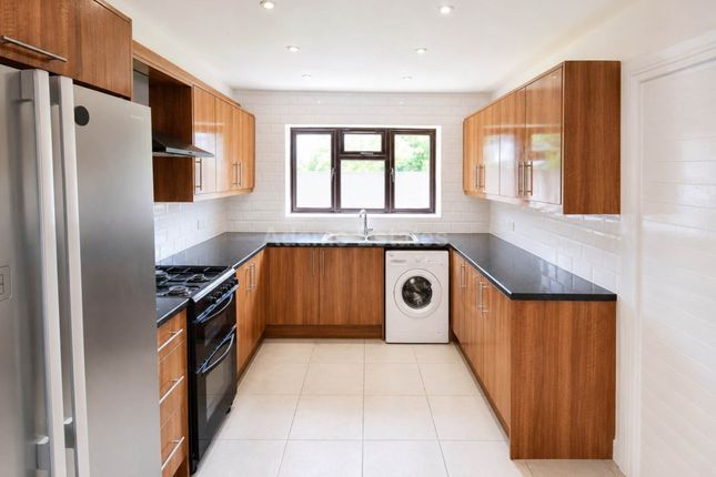 20a, Pheasant Close, Wokingham photo 2
