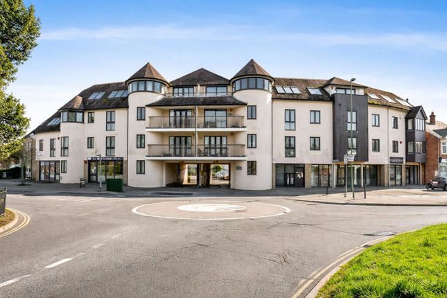 2-bed flat on Flat 7 Parkland Place, Old Milton Road, New Milton, £140,000