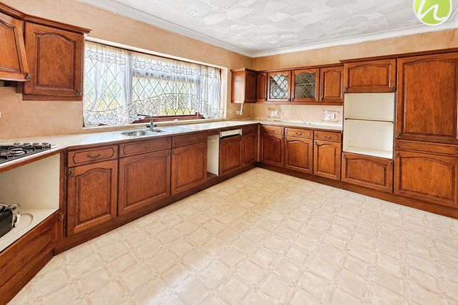 14 Inglefield Road, Stanford-Le-Hope photo 4
