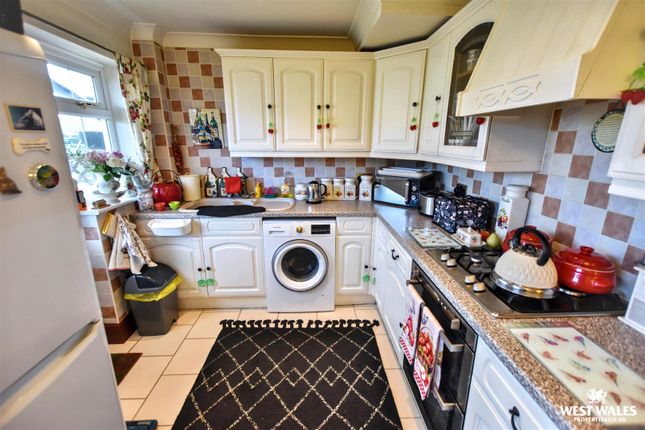 2, Saunders Road, Tenby photo 3