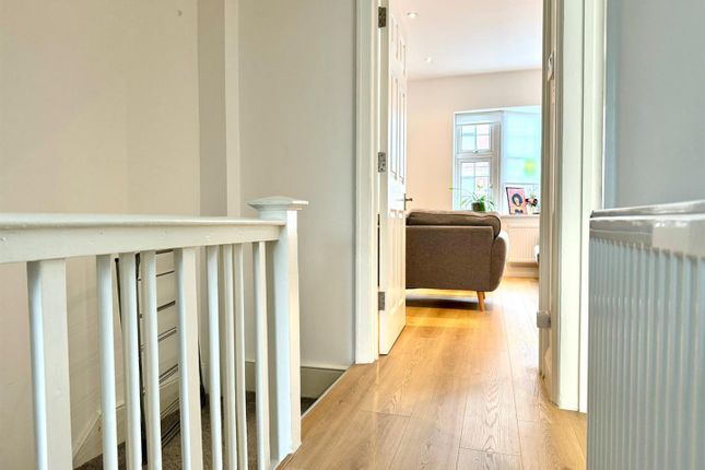 Room 2, 47, Queens Avenue, London photo 5