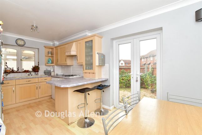 1, Staffa Close, Wickford photo 4