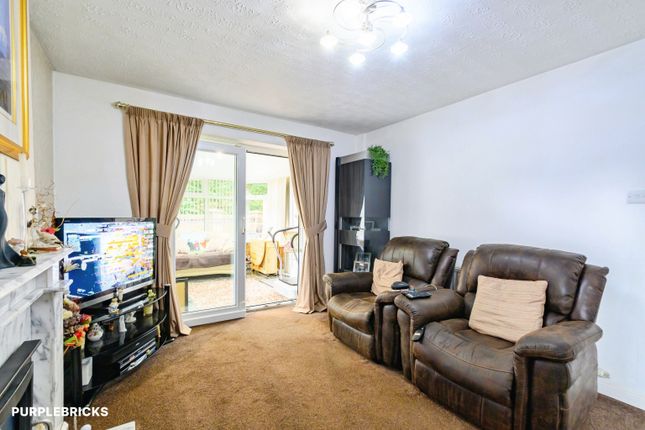 26, Cloughbank, Manchester photo 4