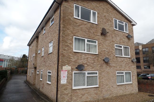 Studio for sale in Trout Road, West Drayton