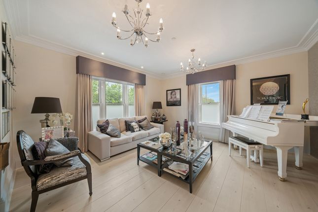 Town house for sale in Battersea Park Road, London