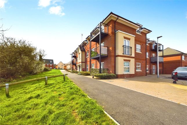Flat to rent in Elm Court, Coronation Drive, Three Mile Cross, Reading RG7