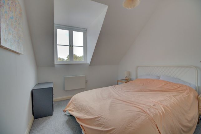 Flat for sale in Horseshoe Mews, Canterbury
