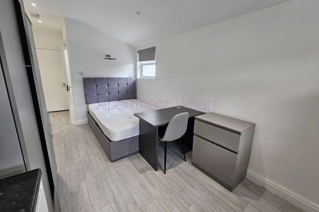 211, London photo 2