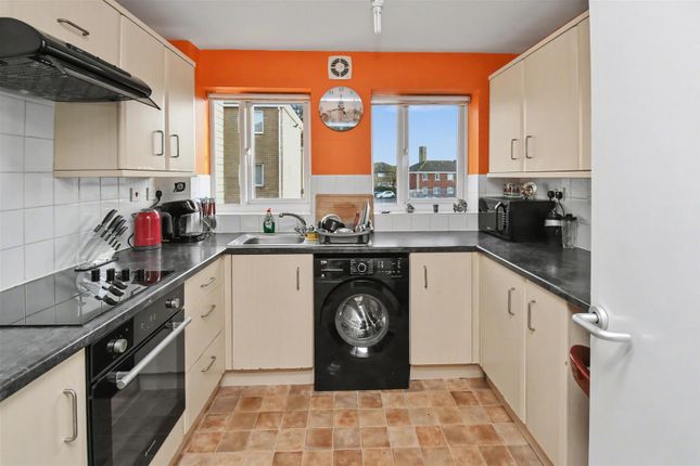 40, Langdale Grove, Corby photo 4