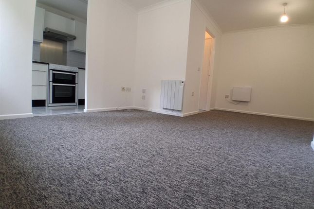 9, Applewood Court, Swindon photo 3