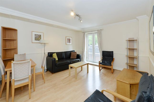 Flat for sale in Regents Gate House, Limehouse