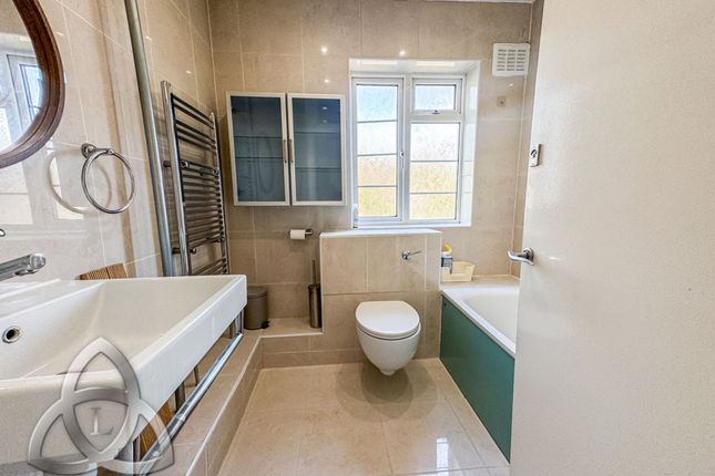 Flat 3, 2 St. Pauls Avenue, London photo 5