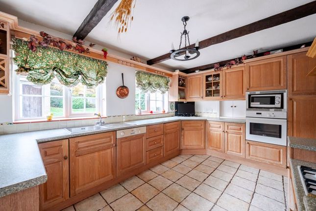 60a, Chaldon Common Road, Caterham photo 4