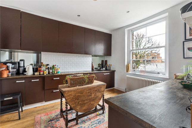 Flat for sale in Arundel Square, London