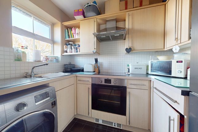 Flat 9 Timken House, Timken Way, Daventry photo 3