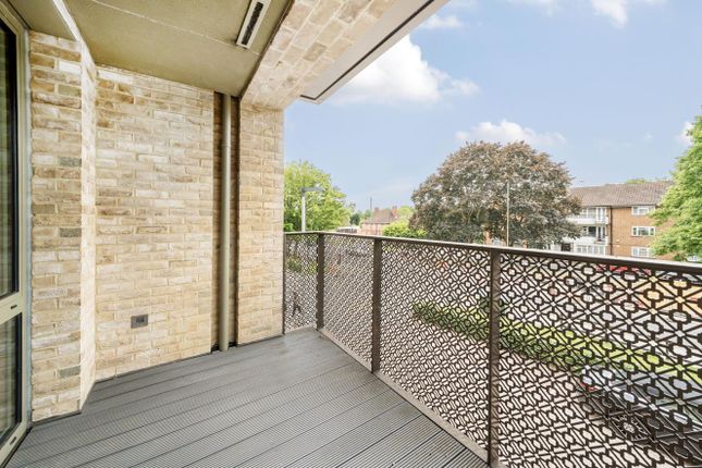 7, Welford Court, Edgware Green photo 3