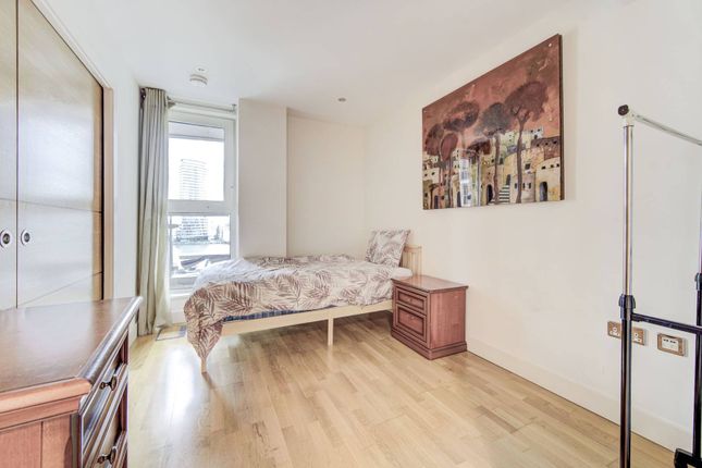 Flat for sale in Imperial Wharf, Imperial Wharf, London