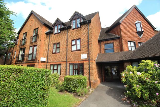 Thumbnail Flat for sale in Pinewood Court, Fleet