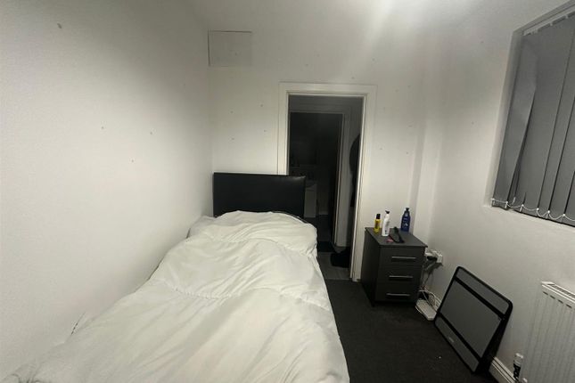 2 Bedroom, 26, Waveley Road, Coventry photo 3