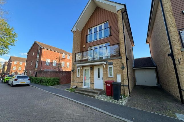3-bed detached on 9, Edgeworth Close, Slough, £650,000