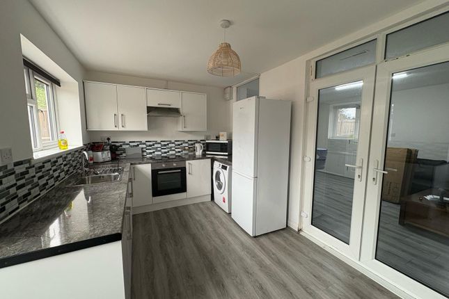 13, Milton Court, Loughborough photo 3