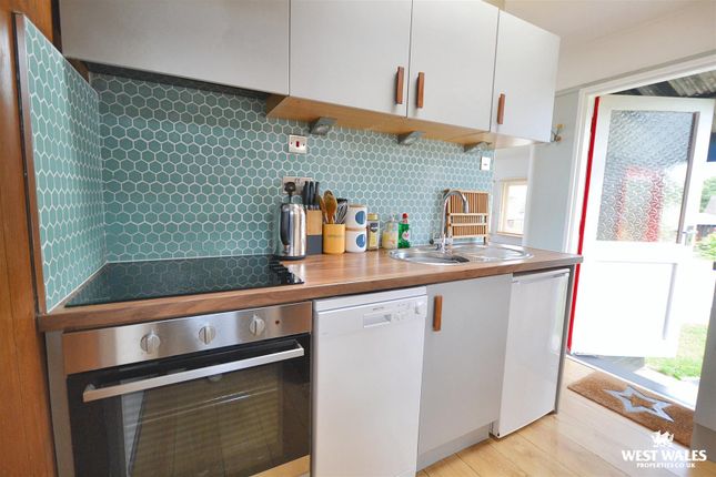 Caban Seren, Chalet 33, Penlan Holiday Park, Newcastle Emlyn photo 4