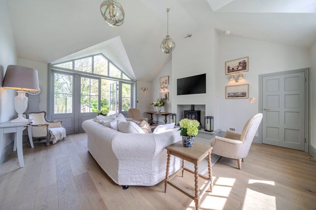 29, Waverley Lane, Farnham photo 4